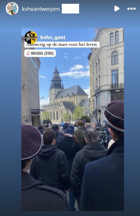 Mitglieder der flämisch-nationalististischen #Studentenverbindung „Katholiek Vlaams Hoogstudenten Verbond“ (#KVHV) aus #Gent (Belgien) beteiligten sich an einem antifeministischen Abtreibungsmarsch in #Brüssel.
