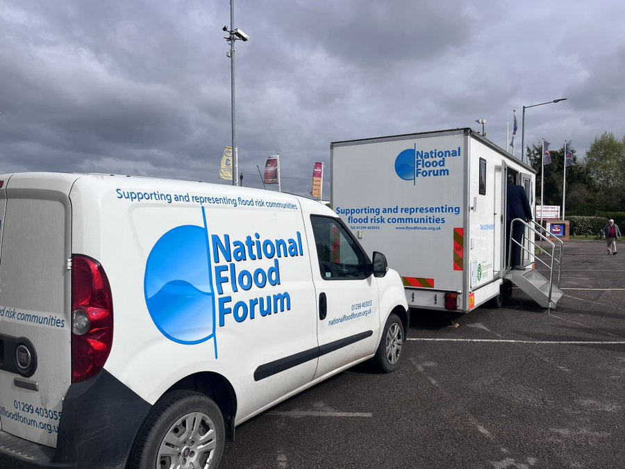 The NFF team are joining @TewkesburyBCgov @stwater @GlosCC @EnvAgencyMids to provide support for those people flooded in Tewkesbury. Today we will be in #Tirley at Tirley Village Hall until 1pm and #Sandhurst St Lawrence Church from 2-7pm #flooding #Support