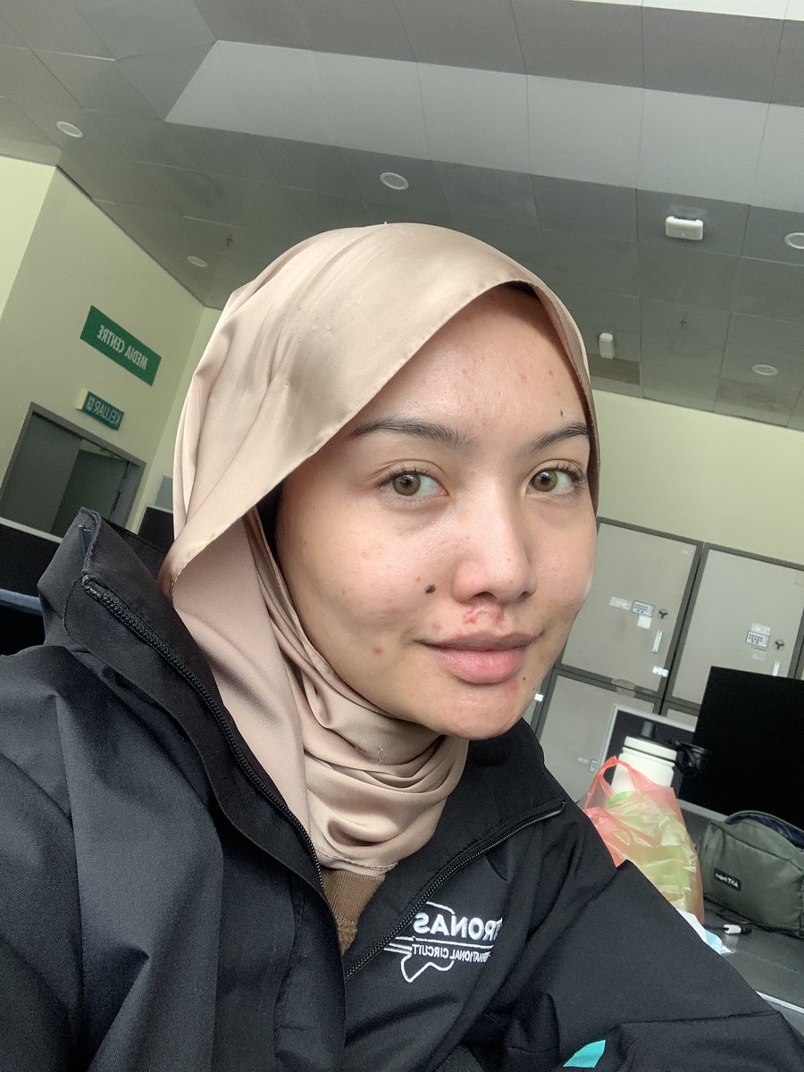 keensalleh's tweet photo. down with fever + sore throat + flu 🙂‍↕️ and yet so occupied with works……. takde masa nak besiap time time sakit ni 🥲 https://t.co/MmSOhKYE6o