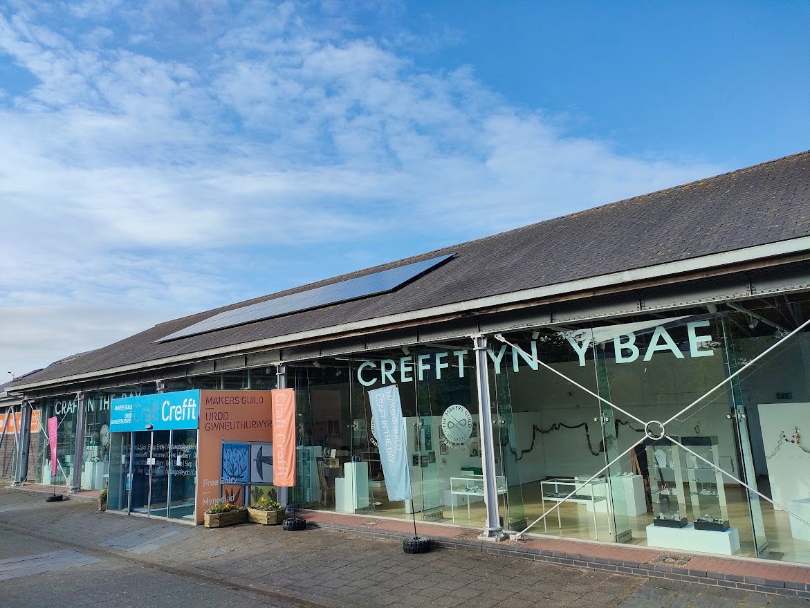 MakersWales's tweet photo. The sun is shining in Cardiff Bay this morning!
#sunnycardiffbay #borebraf #haul #sun #sunnymorning #spring #gwanwyn #pvsolar #craftinthebay #cardiff #crefftynybae #caerdydd #craft #crefft https://t.co/4tHL85p4ov