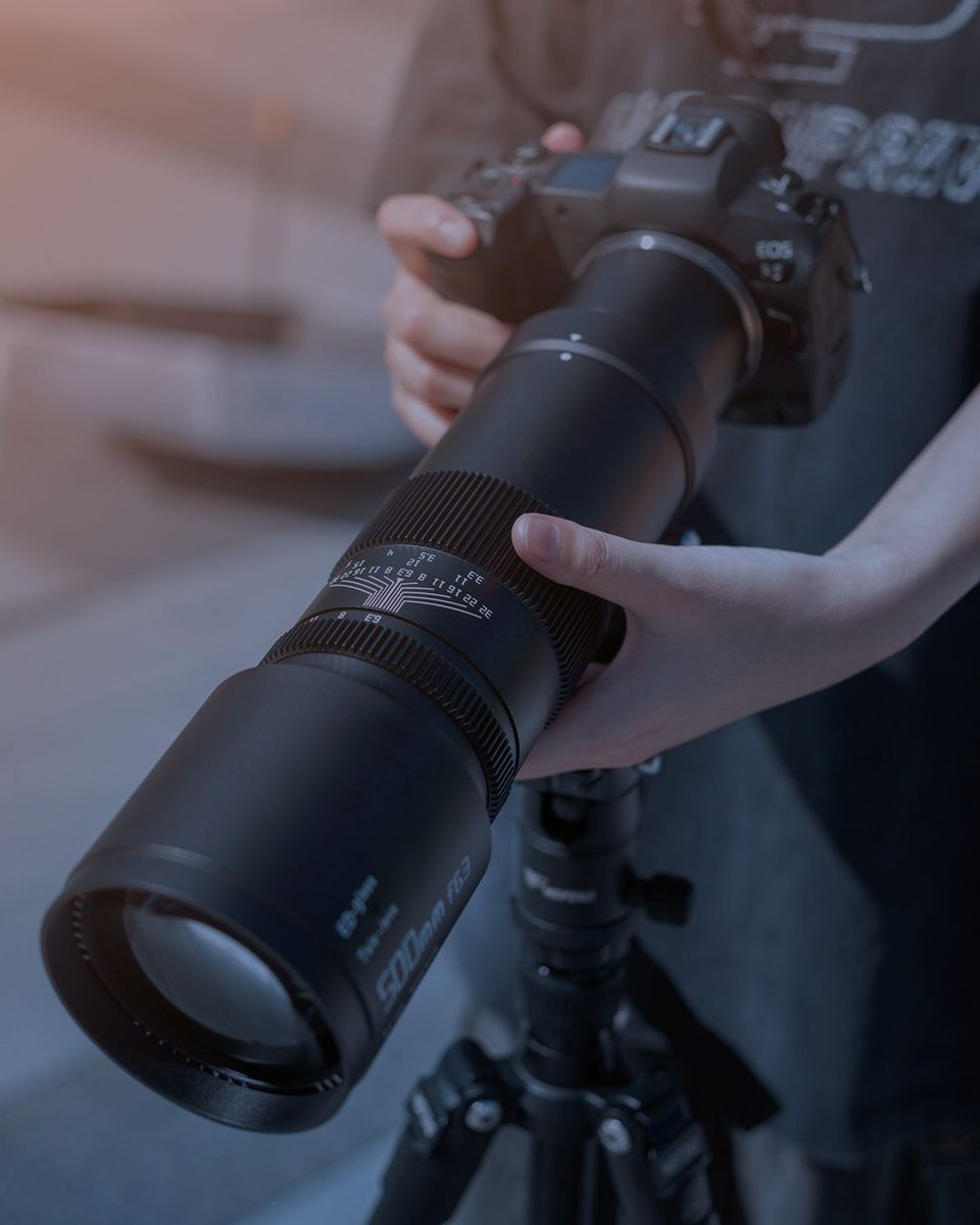 🌓 Ganz nah ran mit dem TTArtisan 500mm f6.3 Teleobjektiv.

Und wenn du genau hinschaust, kannt du bei guter Wetterlage manchmal sogar den Mann im Mond entdecken 😉

#ttartisan #ttartisan50mmf63 #mondfotografie #mondfoto #astrofotografie #himmelsfotografie #mannimmond