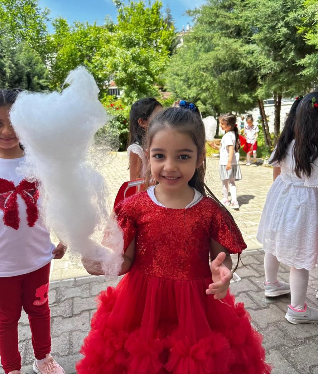 Batmancamlitepe's tweet photo. #23Nisan Ulusal Egemenlik ve Çocuk Bayramımız kutlu olsun! 🇹🇷🎈🍭🎉🌸🇹🇷 @tcmeb @BatmanilMEM @MahmutKurtaran1 @ebapbatman https://t.co/Txy9TNVi93