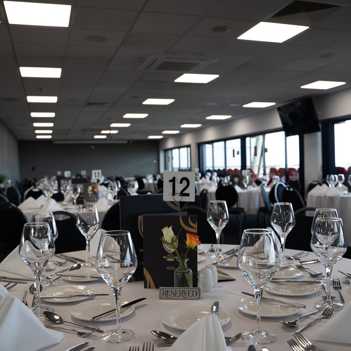 𝙃𝙤𝙨𝙥𝙞𝙩𝙖𝙡𝙞𝙩𝙮 🥂 There are still some places available in Kingsholm's Captain's Lounge for next weekend's @ChallengeCup_ semi-final against @BenettonRugby on Saturday 4 May. Book your place now 👉 bit.ly/BenettonHospit… #GLOvBEN | 🍒🦁 | #ChallengeCupRugby