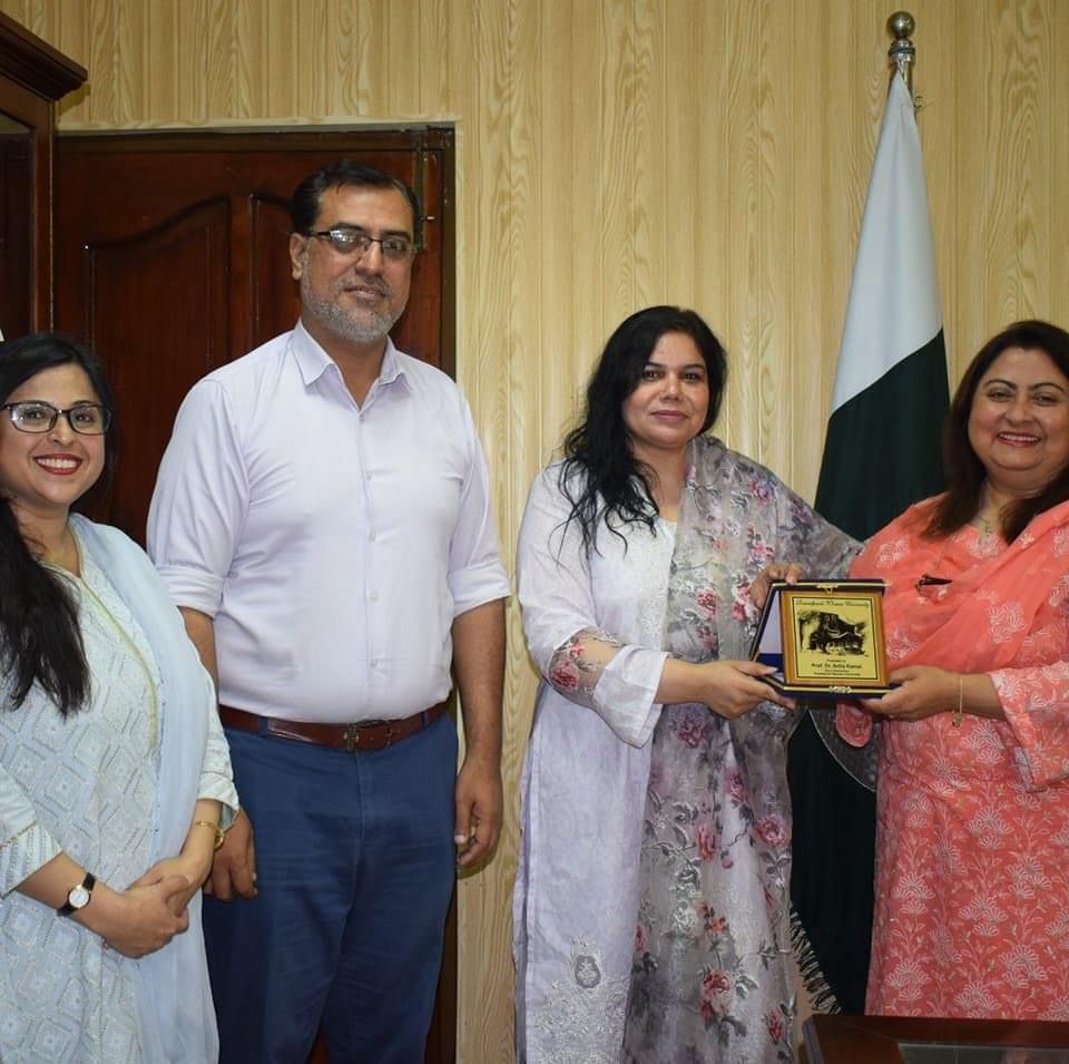 Founder & Convenor Women journalists Association of Pakistan #WJAP Receives a shield of appreciation for #mediagenderauditReport2024 from Vice Chancellor Women University Rawalpindi Dr Anila Kamal 
@FauziaKalsoom
#Islamabad
#media 
#AJConference