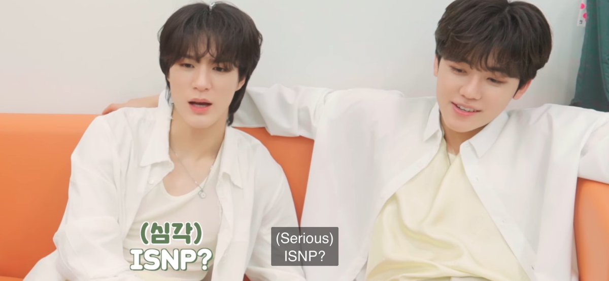 “หนูบอกแล้วใช่แม้ะ เวลาจะหอมแก้มหนูอะ ปะปี๊ต้องโกนหนวดก่อน”
“ … ”
“ปะปี๊เงียบทำแมะ”
“กำลังกลั้นใจไม่ให้หอมหนูอยู่”