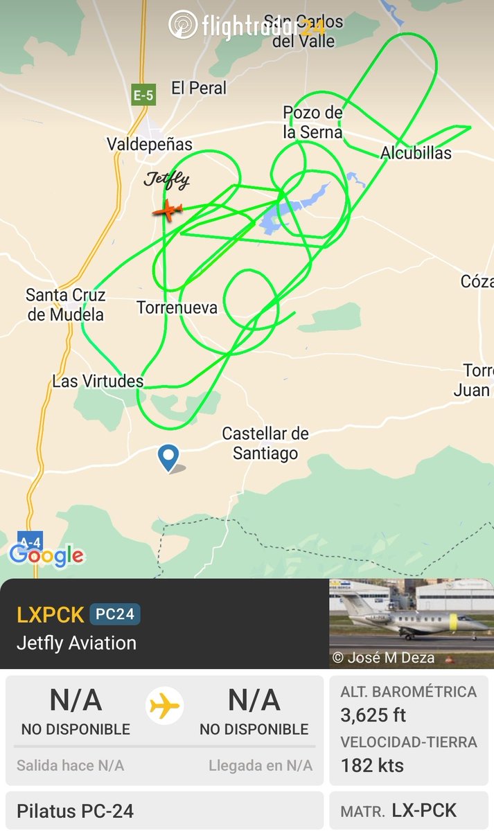 Avión privado siguiendo una trayectoria poco común entre el Aeródromo de La Perdiz en Torre de Juan Abad (Ciudad Real), Villanueva de los Infantes y Valdepeñas. El avión llegó a La Perdiz hace dos días desde Zweibrücken (ZQW) 🇩🇪.