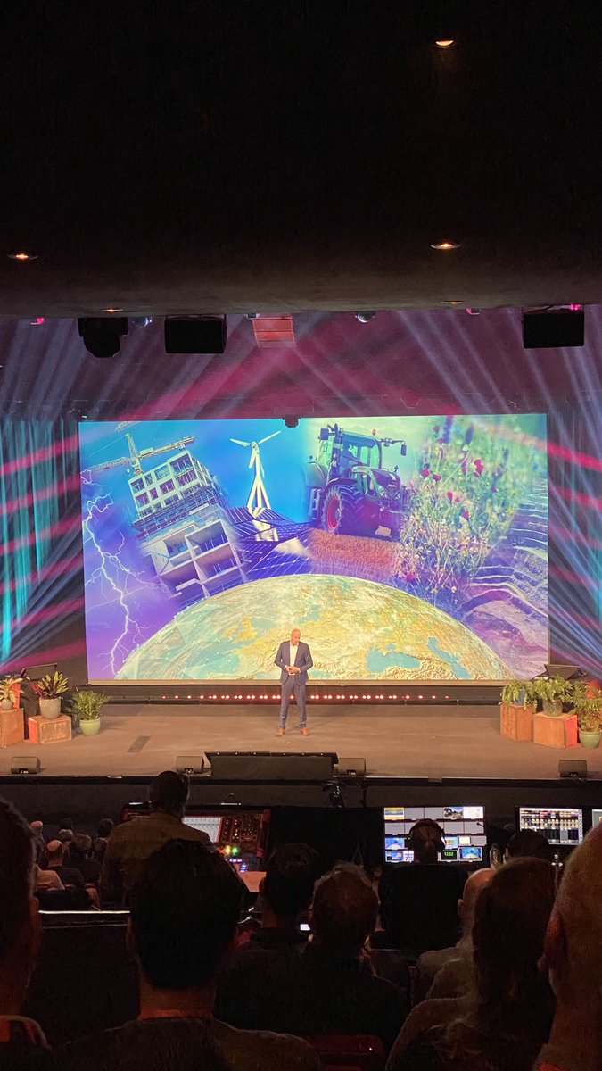 Een aantal belangrijke opgaven in Nederland in beeld. Klimaat, woningbouw, energietransitie, landbouw,  natuur &amp; biodiversiteit en grondstoffen. Dit vraagt allemaal om ruimte.
#EsriConnect24 <a href="/esrinederland/">Esri Nederland</a>