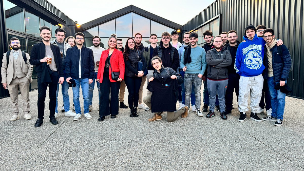 👥 Retour en images sur la réunion des ambassadeurs de l'industrie !

L'objectif des ambassadeurs : participer aux missions de promotion des métiers (journées portes ouvertes, salons, interventions scolaires...).

+ d'infos : linkedin.com/feed/update/ur…

#ambassadeurs #industrie