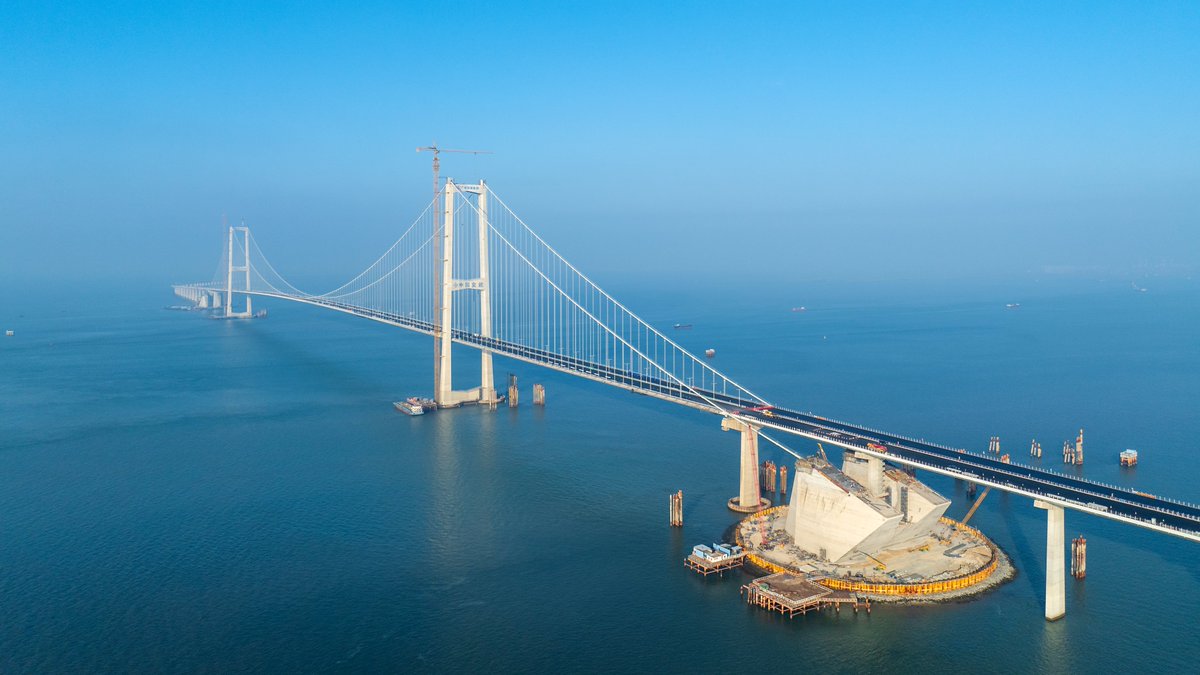 🌉The Lingdingyang bridge of the #Shenzhen-#Zhongshan Link, with #CCCC participated in, completed a weight load test. This groundbreaking #test, the world's first for an offshore mega cable-stayed #bridge, paves the way for the opening of the Shenzhen-Zhongshan Link.🚗