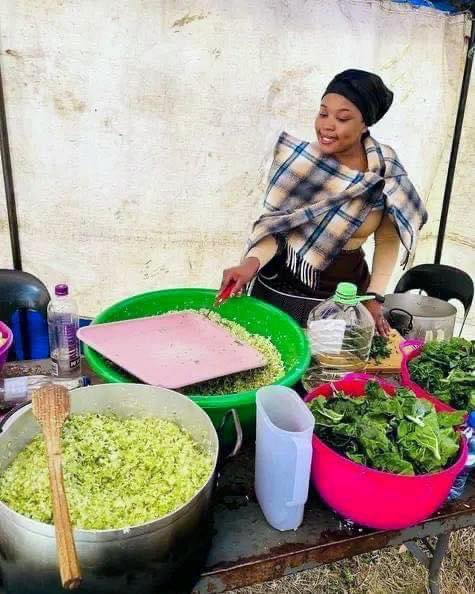 Annie_Modiba's tweet photo. Gents, do you feel proud seeing your wife run errands at a family gathering? https://t.co/kZBixlGIgq