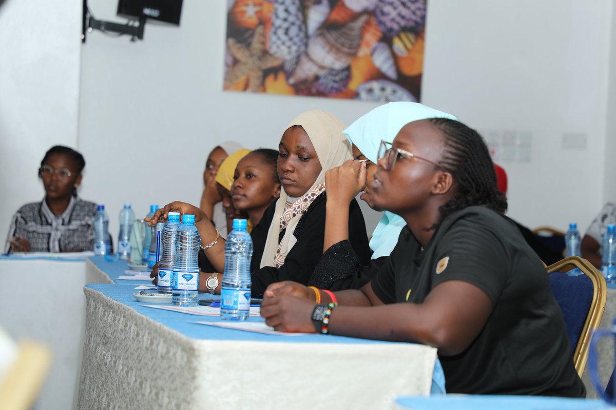 krcs_mombasa's tweet photo. The facilitators will conduct Life Skills and SPRINT sessions to youth groups and guide them on social and economic empowerment in Likoni and Kisauni Sub-Counties.

#krcsmombasa 
#peerfacilitators 
#empowerment 
#economy https://t.co/F35J405A2N