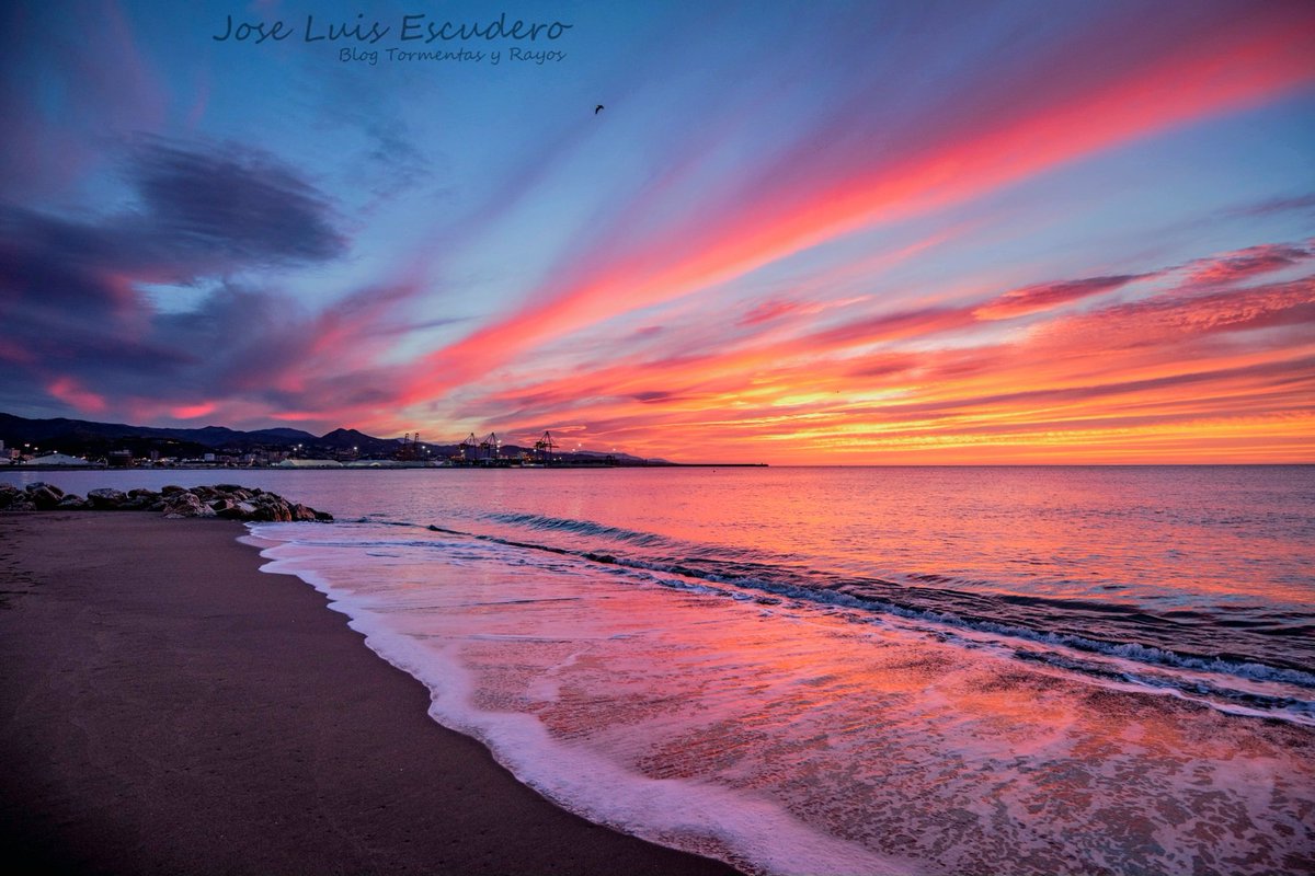 La magia del amanecer en Málaga capital