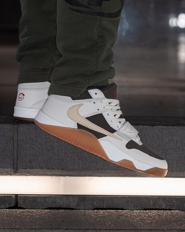 TRAVIS SCOTT NIKE JORDAN JUMPMAN JACK TR 