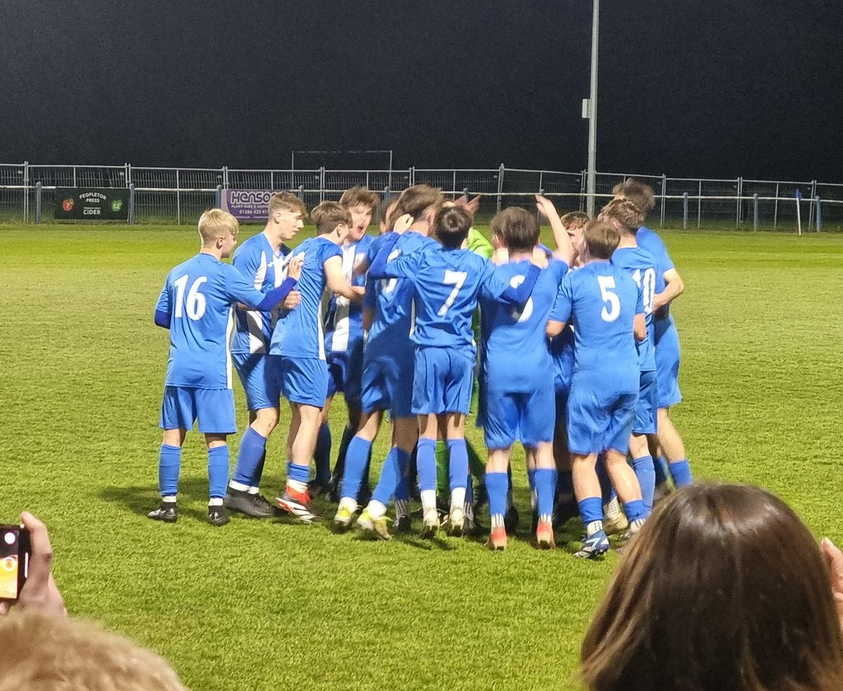 FLOODLIT | They've done it! @thebish42's side were crowned league champions last night under the lights at the @Recruit12 Community Stadium. The Plums beat @RedditchUtd U18's 3 - 1 to wrap up the MFYL Southern Division title with a goal each for Barker, Savciuc and Jenkinson!