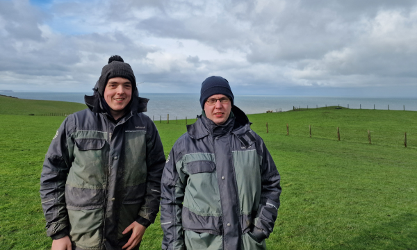 Read how @HybuCigCymru sponsored #GrassCheckGB Ceredigion coastal sheep farm has identified its grassland management as the most suitable & sustainable option to deal with inclement, coastal weather to boost production & income 🐑🌱 📖👀 ow.ly/M1h850Rm0gV