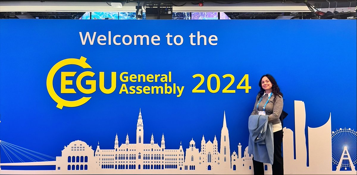 Updates from @EuroGeosciences 🌍🌱 Our soil scientist, Ester Miglio, recently presented at EGU24 sharing insights on SoilHive, our platform for discovering, comparing & sharing #SoilData. Contact us to learn more or get involved👇 soilhive.ag