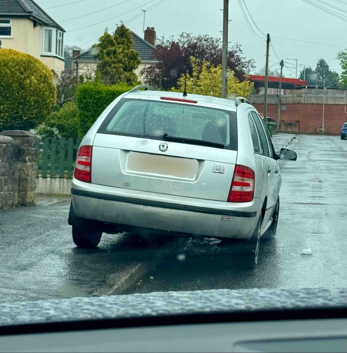 #RoadCrimeTeam officers briefly pursued this Skoda in Wolverhampton before the driver decamped. He was caught following a foot chase and checks found he was wanted for failing to appear at court for other matters. @wolvespolice