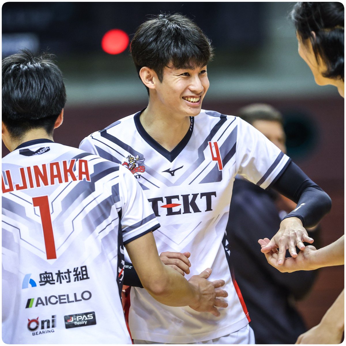 JTEKTSTINGS's tweet photo. 【お知らせ】
この度、第72回黒鷲旗大会をもって、#4 福山選手が #引退、#1 藤中選手及び菊永アシスタントトレーナーが #退団 することになりました。

詳細は公式サイトサイトへ⬇️
／引退選手
https://t.co/bvdFafrJeQ

／退団選手
https://t.co/YVAHVBazXd

／退団スタッフ
https://t.co/Ah1bvIIpEf https://t.co/QqpWtqNw2U