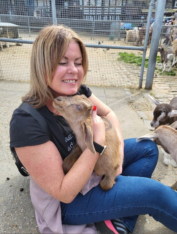 Did you know we offer a range of animal experience sessions? Perfect for a present or unusual date! Full details on our website: surreydocksfarm.org.uk/farm-animal-ex…