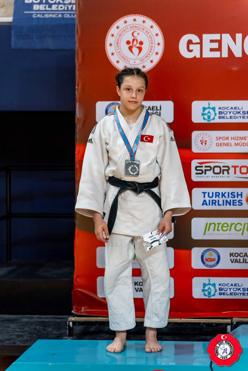 20-21 Nisan 2024 Tarihinde Kocaeli ilinde yapılan Spor Toto Gençler Türkiye Şampiyonasında Sivas SEM ve Galatasaray Spor Kulübü adına yarışan Sporcum Begümnaz DOĞRUYOL 48 Kg da 🥈Gümüş Madalya alarak Türkiye İkincisi olmuştur.Rabbim başarılarının artarak devamını nasip etsin İNŞ