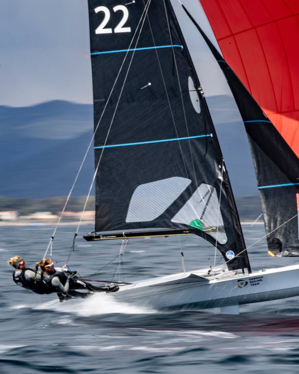 worldsailing's tweet image. Day 4 is about to start and that means that at the end of today we will know:
 ➡️ the first 3 qualified athletes in windsurfing 
➡️ the first two in kitesurfing men and women for Paris 2024 💪

Follow the live tracking 👉 bit.ly/44hYfnx

#LastChanceRegatta  #SOF24