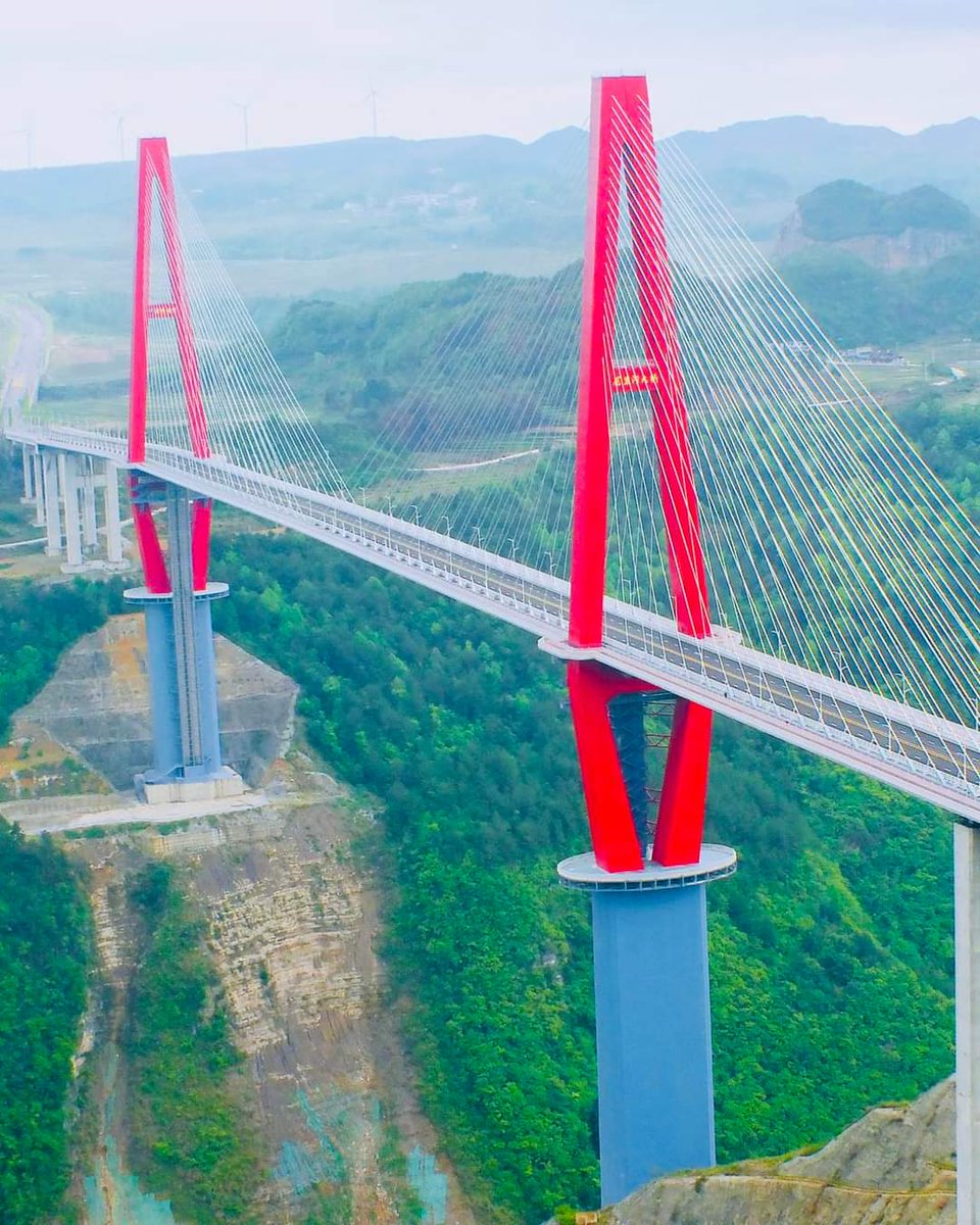 The Longli River Bridge, located in Longli County, Qiannan Buyi and Miao Autonomous Prefecture, China's Guizhou Province