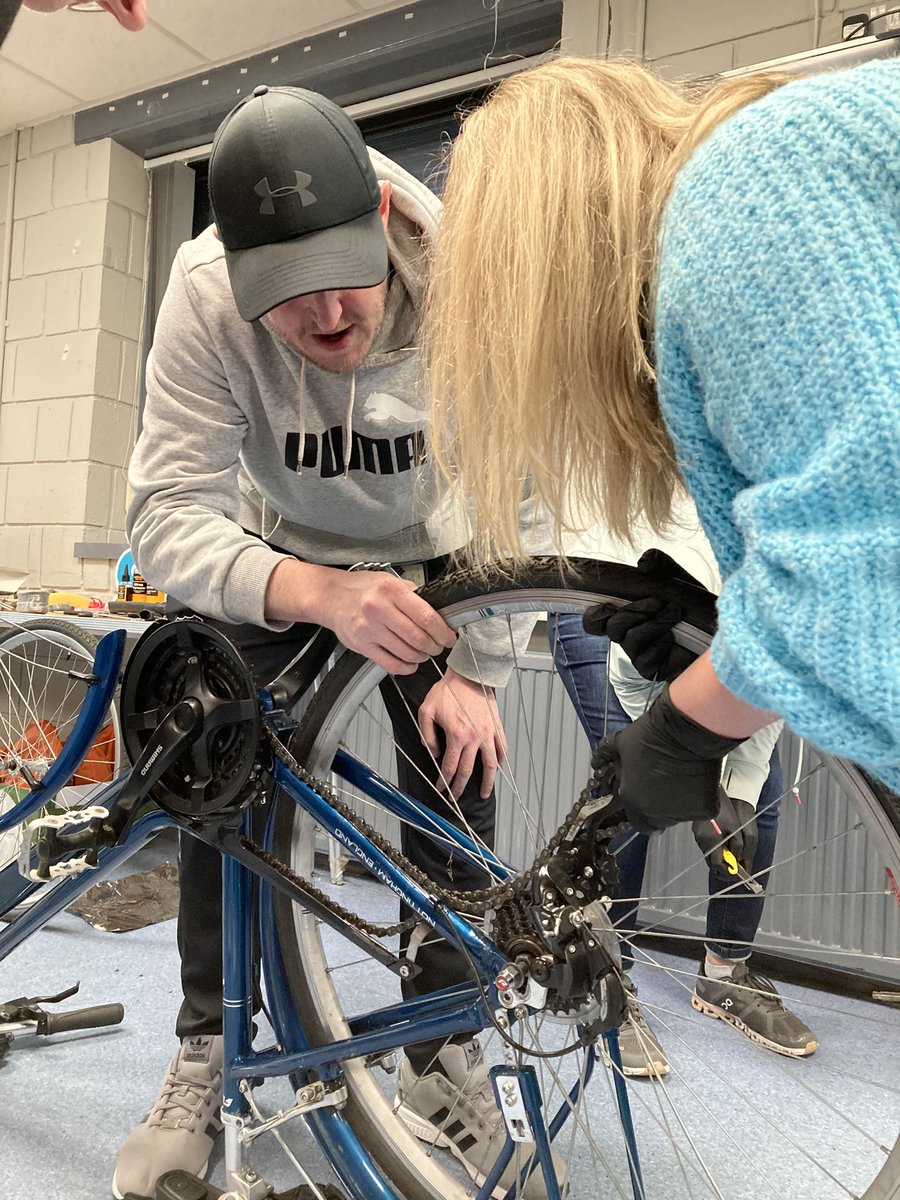 🏆🚴🏽 Congratulations to our Women into Cycling (class FEB24) who graduated last night. With new cycle skill in the (saddle) bag and a bunch of new friends the next journey awaits. #getmeactiveni LeadingthewayBelfast @BelfastTrust @deptinfra @belfastcc @BSO_NI @publichealthni