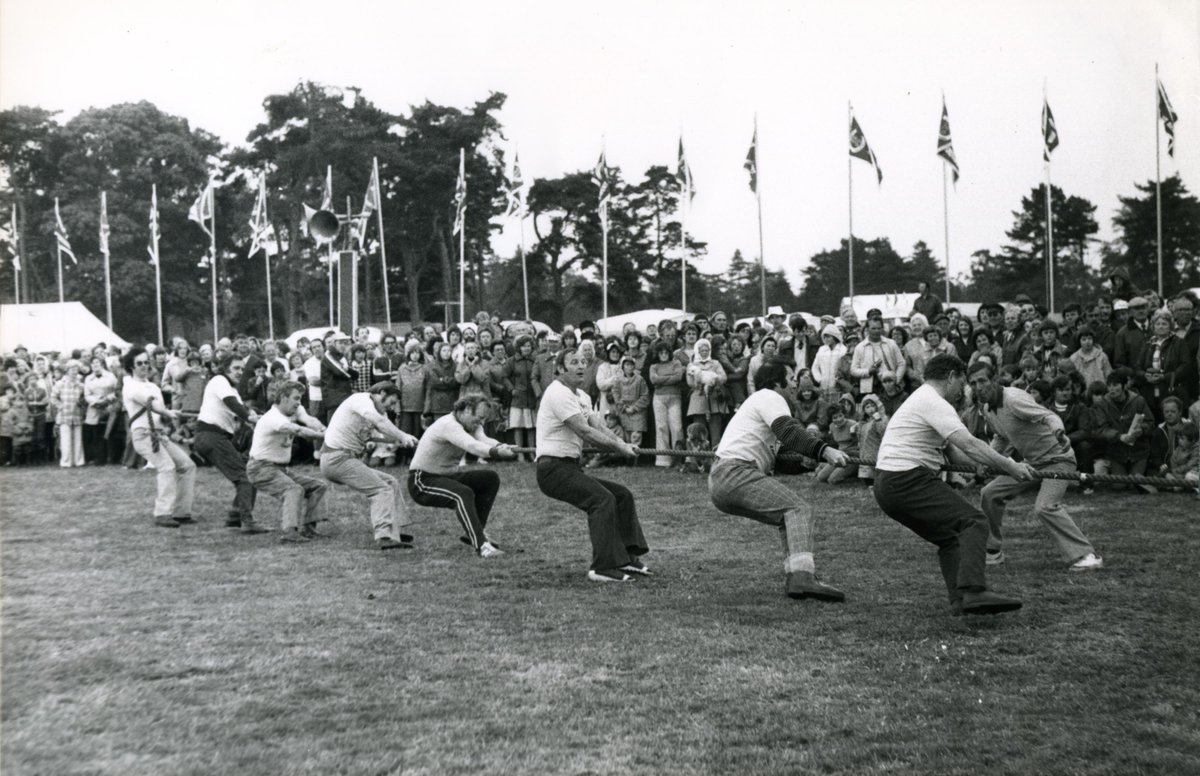 This monochromatic gem captures the intensity of Tug of War at the @candmclub National Caravan Rally during Queen Elizabeth II's Silver Jubilee in 1977. A seriously competitive sport! 📷🏆 #SportArchives #Archive30