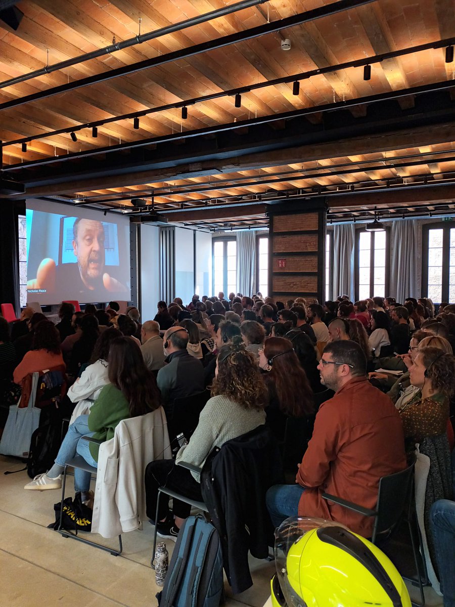 <a href="/sophia_housing/">@Sophia_housing</a> <a href="/ysaatio/">Y-Säätiö</a> <a href="/NicholasPleace/">Nicholas Pleace</a> és expert en política d’habitatge i membre de la <a href="/FEANTSA/">FEANTSA</a>. Ens explica com ha arribat el #HousingFirst a Europa, les seves principals característiques operatives i els reptes, oportunitats i limitacions.