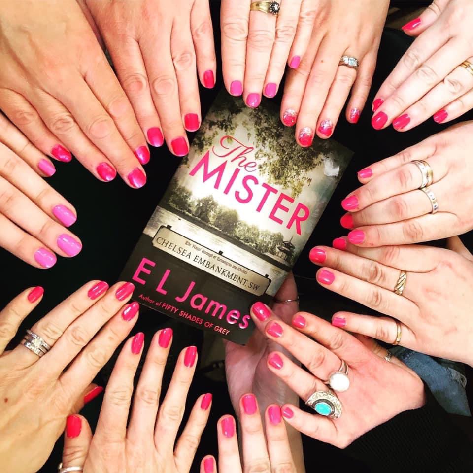 Celebrating all things #TheMister 5 years ago today at Maxim’s local, The Coopers Arms in Chelsea 💕🍺

<a href="/E_L_James/">E L James 💙</a>