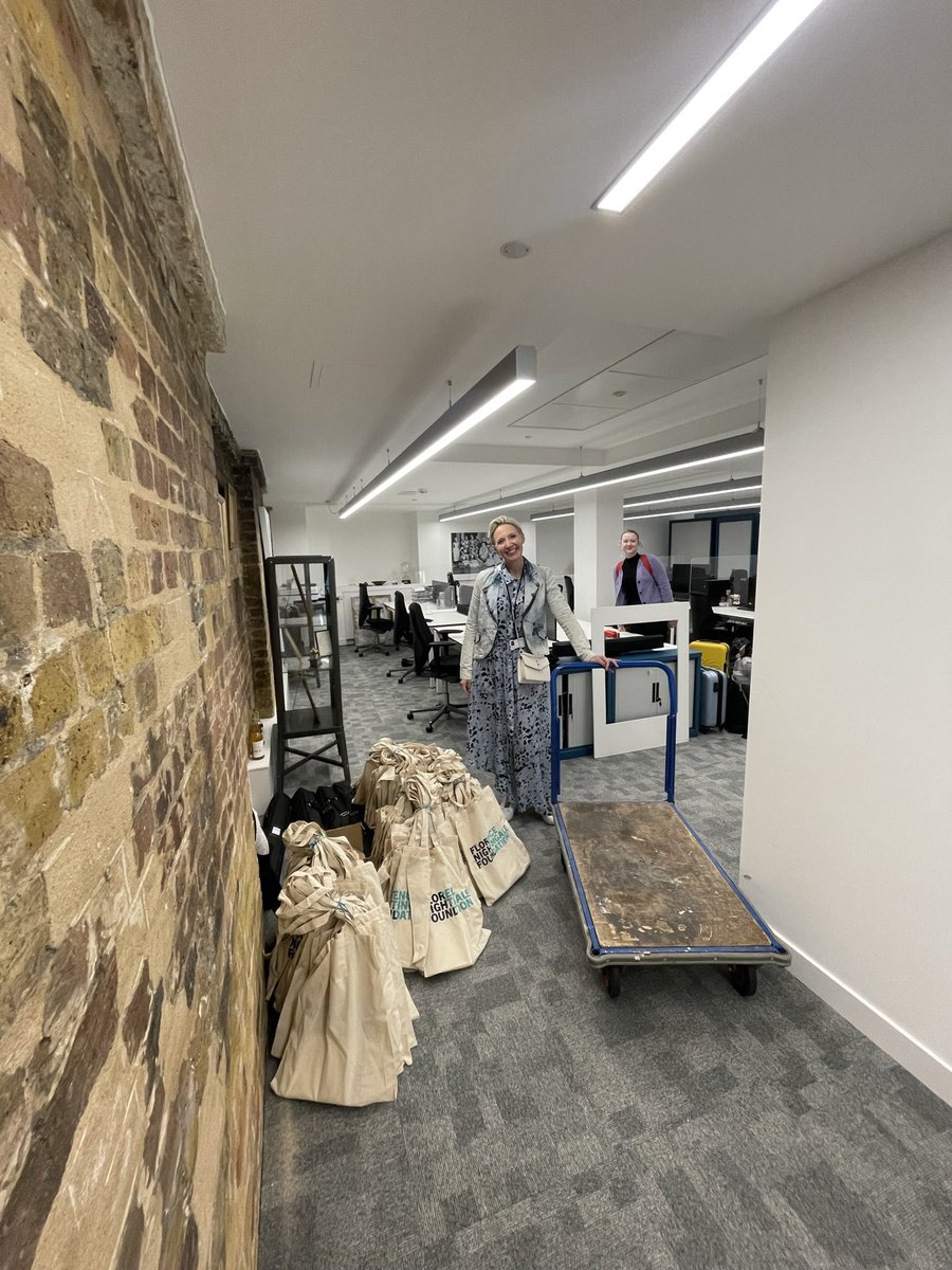 JessLSainsbury's tweet photo. You’ve pushed me to step out of my comfort zone especially with writing and embrace the things that bring me joy in work while levelling up (you’ve also never been shy to mucking in and prepping for big events like #FNFStudentsDay) 4/7 https://t.co/qBv1WkF0BJ