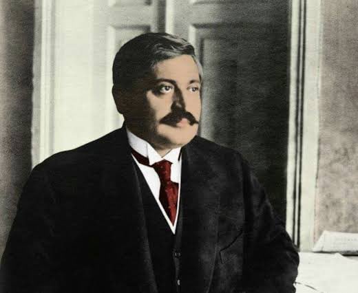 Giraygerim's tweet photo. Önce Zeytun'da, Sason'da, Adana'da, Van'da, Anadolu'nun her yanında ayaklanacaksın; sonra 7 cephede ölüm kalım savaşı veren yüzlerce yıllık komşularına saldıracaksın...

Gül mü verecekti Talat o kıyamette sana?

Kimsenin düşmanı değiliz; ama tarihe de bir borcumuz yok.

#24Nisan https://t.co/hvdAHZ416V