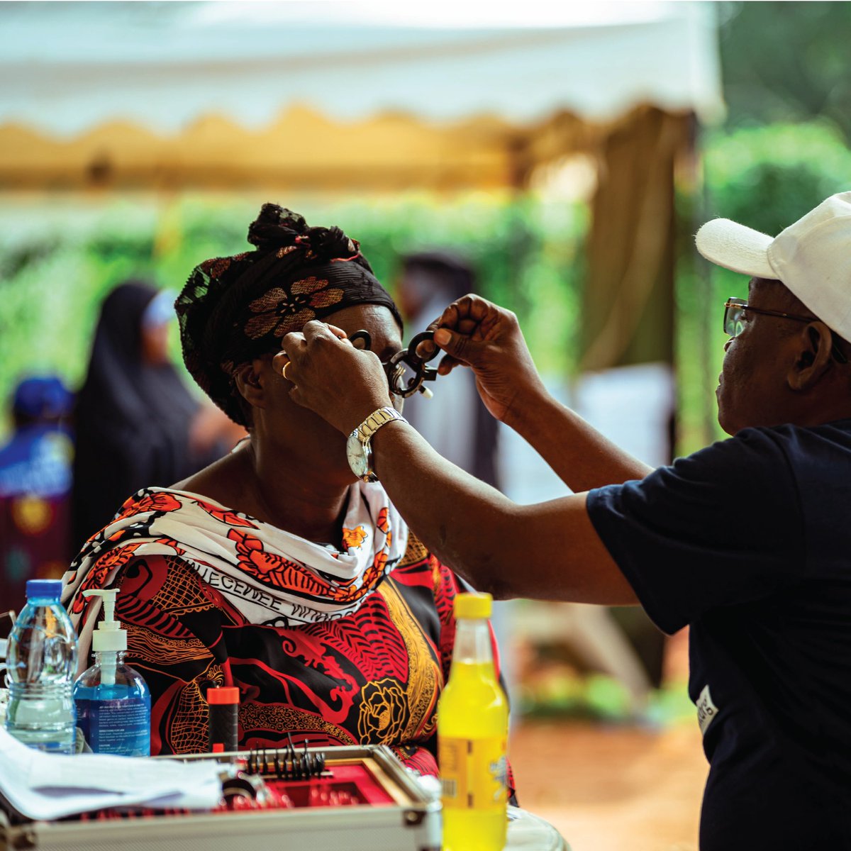 Siku ya 1 - Masasi, Mtwara. Tupo Hapa. Kazi imeanza. Masasi wamejitokeza kwa wingi. Kambi ya Macho ya Bure! ——- Day 1 - Masasi, Mtwara. We are Here. The work has begun. Masasi has turned up in large numbers. Free Eye Camp! #masasi #eyecamp #cataract #tanzania #mocares #modewji