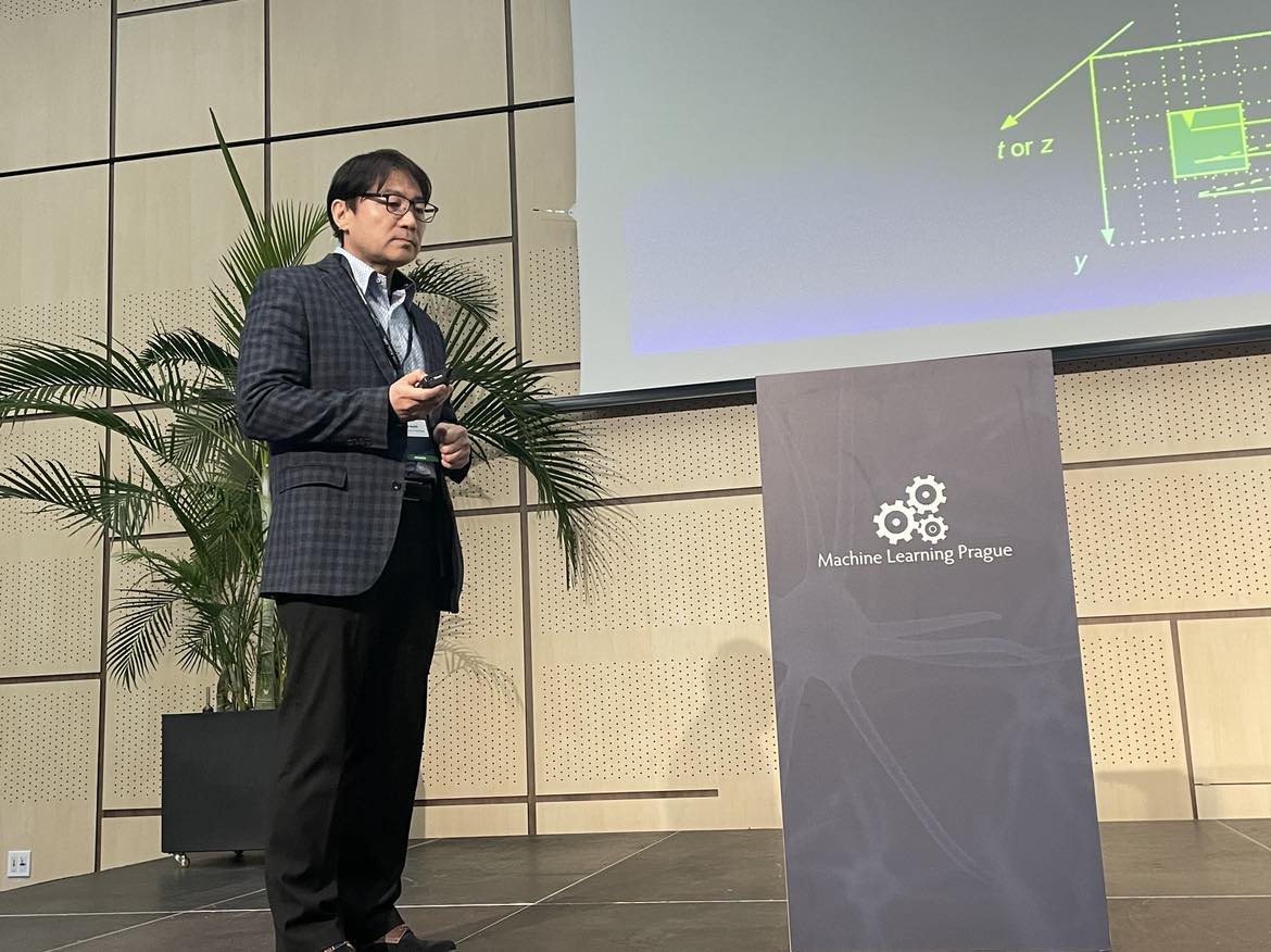 Kenji Suzuki introduced a revolutionary method involving small-data deep learning (DL) models that achieve the effectiveness of large-data systems with fewer than 100 examples. His massive-training artificial neural network (MTANN) excels with minimal data input, for instance,