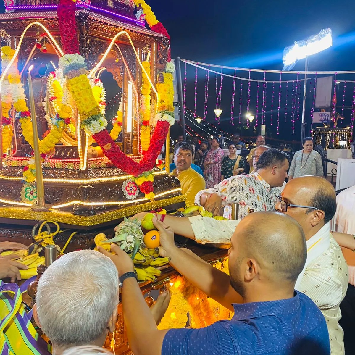 Sought blessings from Shree Maharudra Palki during the auspicious Hanuman Janmotsav in #Mapusa. Prayed for peace, prosperity, and well-being for all.

#HanumanJayanti #JoshuaDeSouza #StrongerMapusa