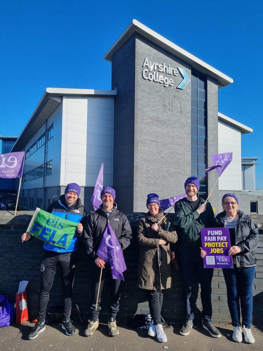 The sun is shining on our strikers at Ayrshire College Kilwinning Campus this morning. ☀️ Lecturers in Scotland deserve fair pay and job security! Solidarity with all striking today. ✊🏽