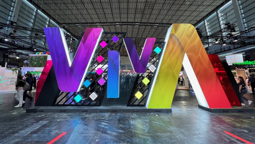 📅 𝗠𝗮𝗿𝗸 𝘆𝗼𝘂𝗿 𝗰𝗮𝗹𝗲𝗻𝗱𝗮𝗿𝘀! In one month, Carbone will be at @VivaTech from May 22nd to 25th, thanks to @PaysdelaLoire! 👋 Come meet us at the Pays de la Loire stand, we can't wait to connect with you and share our latest innovations.