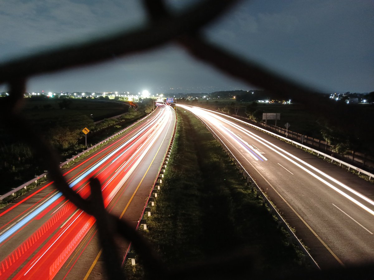 bayJoee's tweet image. Beberapa waktu lalu, saya mencoba mengambil foto #lighttrail dengan #GalaxyA15 5G. #GalaxyA15 5G ini sudah dibekali pengaturan kecepatan rana sehingga lebih fleksibel saat memotret. Ini langkah baik dari Samsung untuk lini entry level. 👏🏻

@samsungID 
#withGalaxy
#GalaxyA15 5G