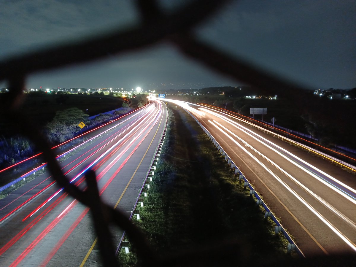 bayJoee's tweet image. Beberapa waktu lalu, saya mencoba mengambil foto #lighttrail dengan #GalaxyA15 5G. #GalaxyA15 5G ini sudah dibekali pengaturan kecepatan rana sehingga lebih fleksibel saat memotret. Ini langkah baik dari Samsung untuk lini entry level. 👏🏻

@samsungID 
#withGalaxy
#GalaxyA15 5G