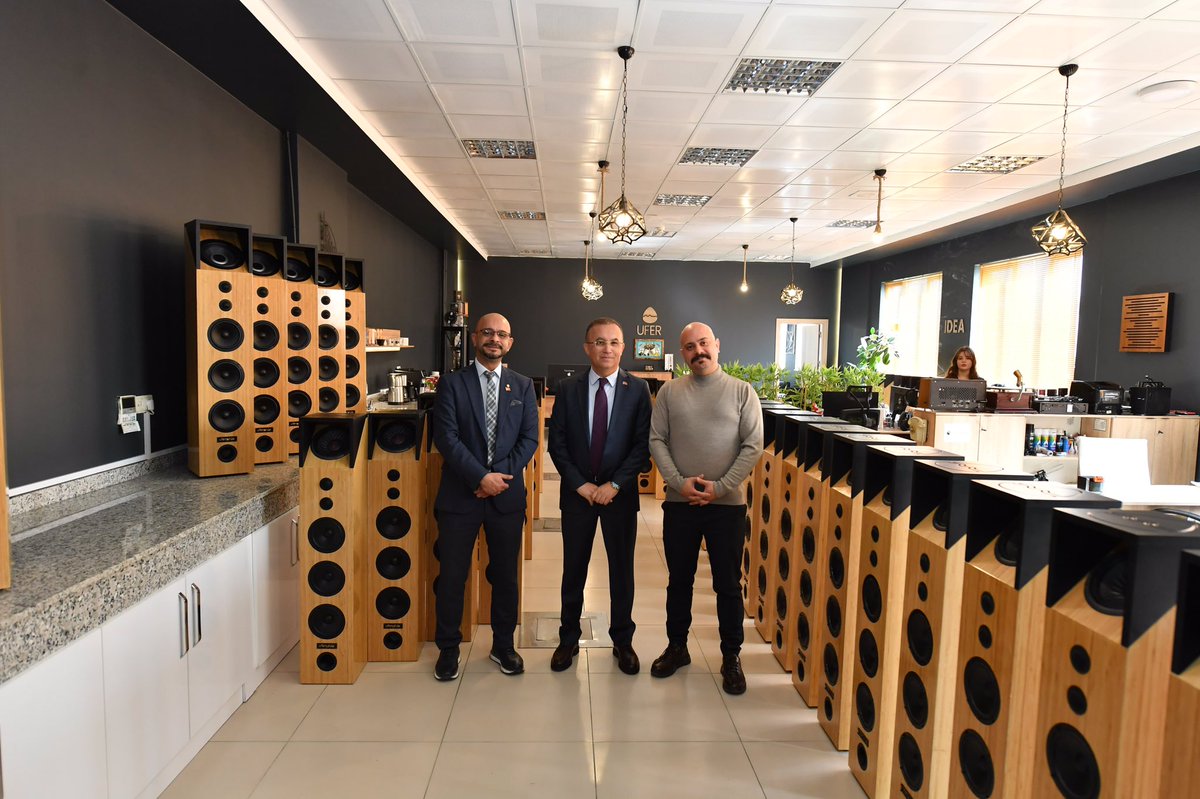 Valimiz Kemal Çeber, İlimizde faaliyet gösteren Ufer Media Proje Organizasyon Şirketini ziyaret ederek yürütülen çalışmalar hakkında şirket sahibi Ufuk Ayker ve Ercan Ayker’den bilgi aldı. 

<a href="/kemalcebervali/">Kemal Çeber</a>