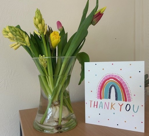 Well Done to our Julie Oleszczuk at the #Winsford office for receiving these lovely flowers and thank you card following a recent #propertypurchase

#HappyClient #TeamDRK