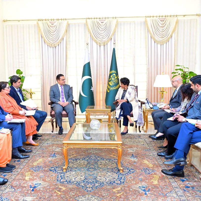 Minister @EADGoP Ahad Khan Cheema, accompanied by Dr. Mukhtar Ahmed Bharath, Coordinator to the PM @nhsrcofficial, and @RominaKAlam, Coordinator to PM @ClimateChangePK, met with @UN Assistant Secretary-General & @UNDP Regional Director for @UNDPasiapac, @KanniWignaraja,