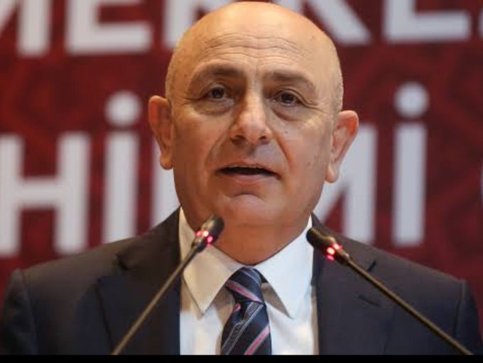 🗣️ Karagümrük Başkanı Süleyman Hurma: 'FIFA ve UEFA Türk futbolunu takibe almış durumda. Şunu da net bilelim, Türkiye Ligi, bu durum böyle devam ederse tescil olmama tehlikesiyle karşı karşıya.' 📺 HaberTürk