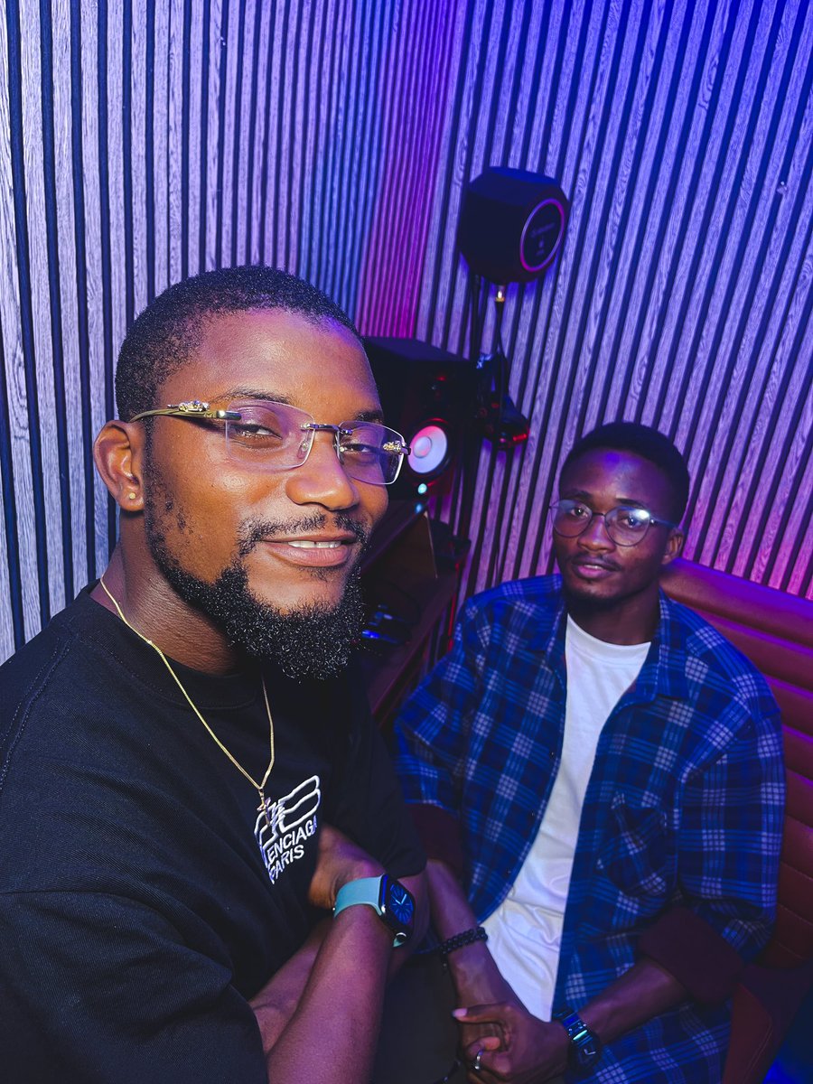 Official_Lareez's tweet image. Back in the studio, new music soonest 🚀 #Lareez