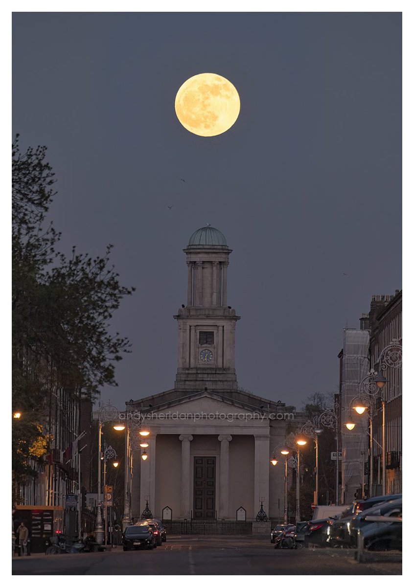 I’ve not had the chance to head out for the rising full moon for months now, so was delighted to witness this last night - the Pink Moon rising behind Saint Stephen's Church, AKA the Pepper Canister, Upper Mount Street #Dublin #NightWalkDublin #Ireland #FullMoon #PinkMoon