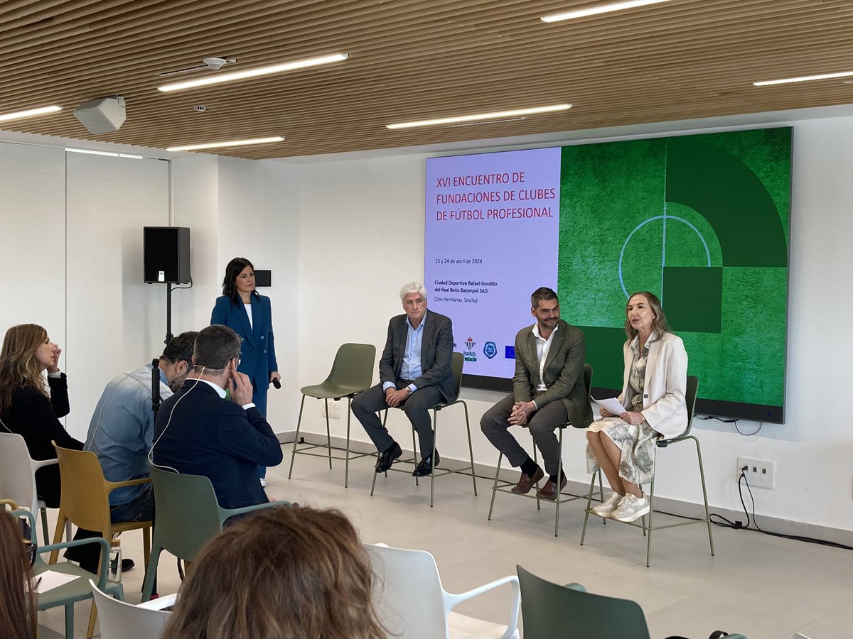 🆕⚽️💼🛜 Hoy celebramos el XVI Encuentro de Fundaciones del Fútbol Porfesional en la ‘Ciudad Deportiva Rafael Gordillo’, de la mano de la @RBetisFundacion. 💚 ¡Gracias por vuestra acogida, nos espera una jornada muy enriquecedora! 📝 #LaFuerzaDeNuestroFútbol