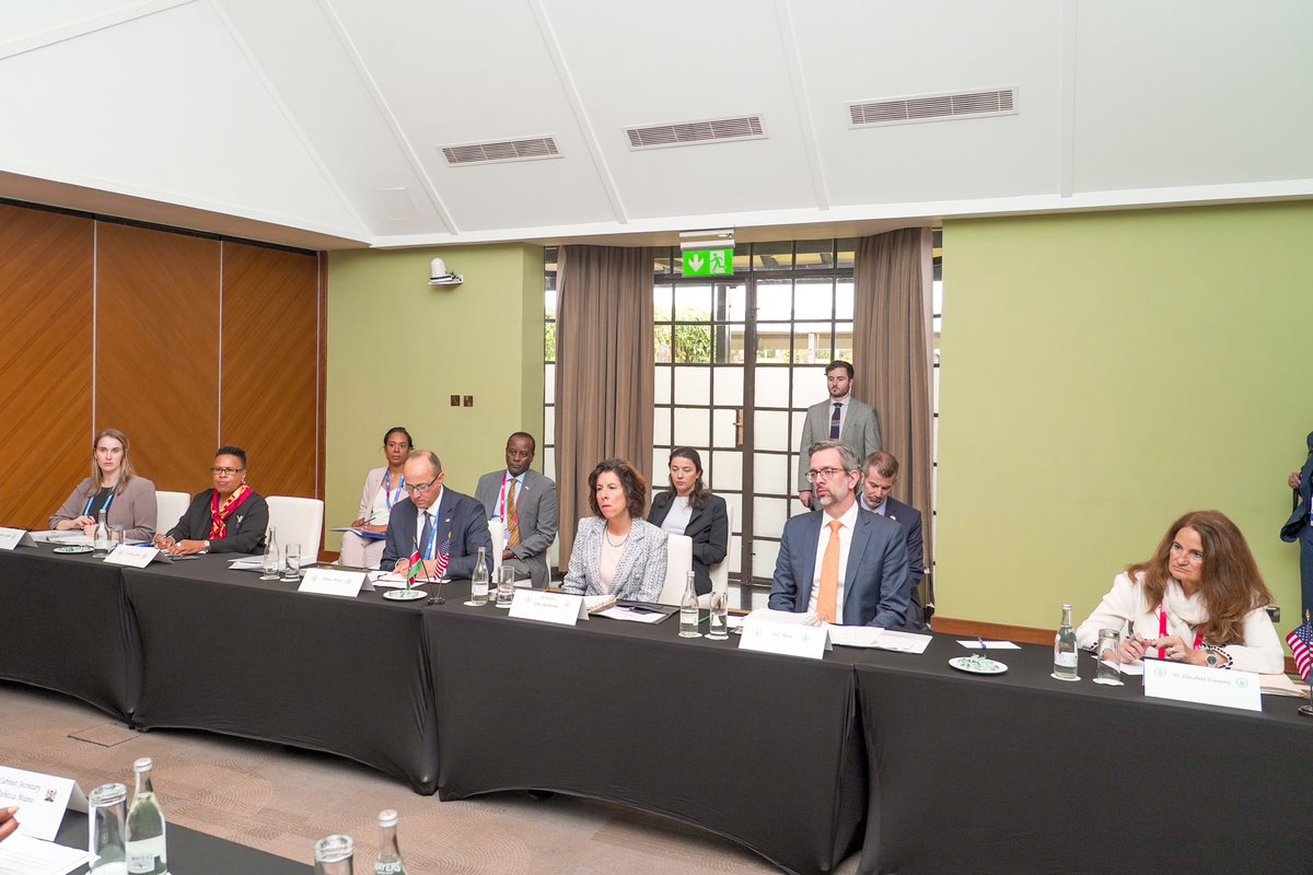 📍Nairobi Held productive bilateral discussions with Hon. Gina Raimondo, U.S. Secretary of Commerce. We explored various areas of mutual interest, focusing on enhancing Kenya-US commercial cooperation. I emphasized the importance of advancing Africa’s Green Industrialization