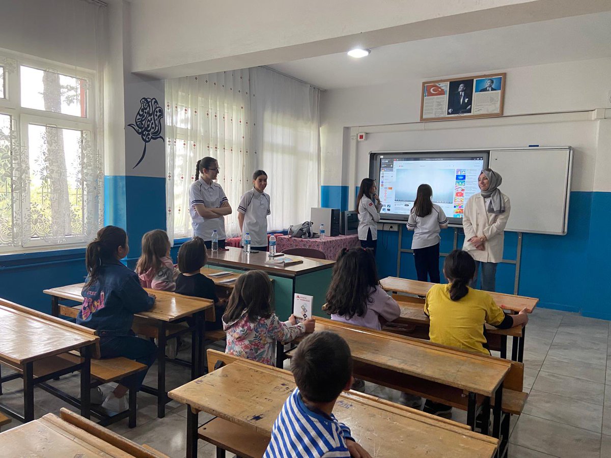 AktekkeB's tweet photo. Bafra İbni Sina MTAL öğretmen ve öğrencileri tarafından, ortaokul ve ilkokul öğrencilerimize Ergenlik Dönemi Gelişim Özellikleri ile Temizlik ve Hijyen Konulu eğitim verildi. Kendilerine teşekkür ediyoruz. @HasanCelenk5 @RecepEmreOzturk @bafra_mem @mehmetalikatip1 https://t.co/nqkPP2D7fP