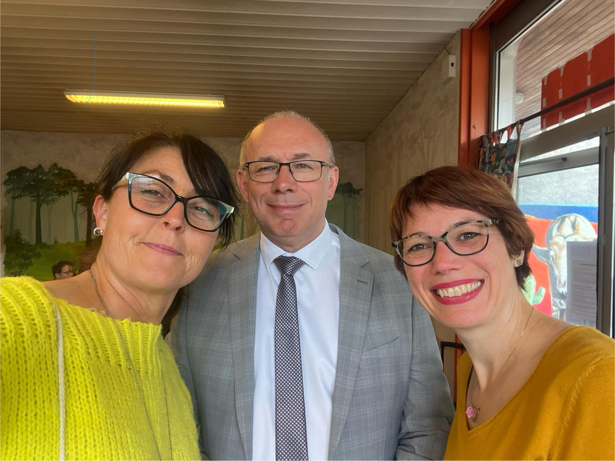 54 à gauche tweet media