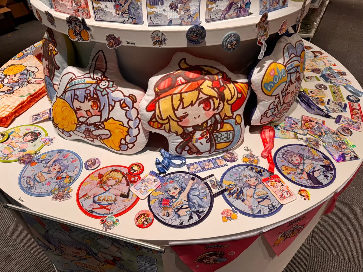 holocheerup's tweet photo. 【📣 hololive production x CAPSULE Cheer UP 聯名主題快閃店】
哈囉！來提醒一下大家🔅
Cheer UP 快閃店限定商品電商販售到4/27🔥
千萬不要錯過啦～
滿版的正比精裝麻將組✨
還有啤酒杯組等精美周邊～好香好香RRR＼＼\\٩( 'ω' )و //／／

趕快來下單吧！
📍Cmer電商平台：https://t.co/pY49piBqz2

#hololiveproduction_cheerup #hololiveproduction #CAPSULE #VTuber #VTubers #POPUPSTORE #快閃店